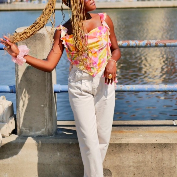 Colorful Sleeveless Ruffle Top - Picture 4 of 8